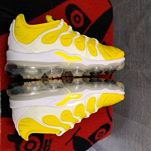 Size 8 Nike Air VaporMax Plus CU4907-700 Women Sneakers Yellow Running Shoes - Picture 9 of 14